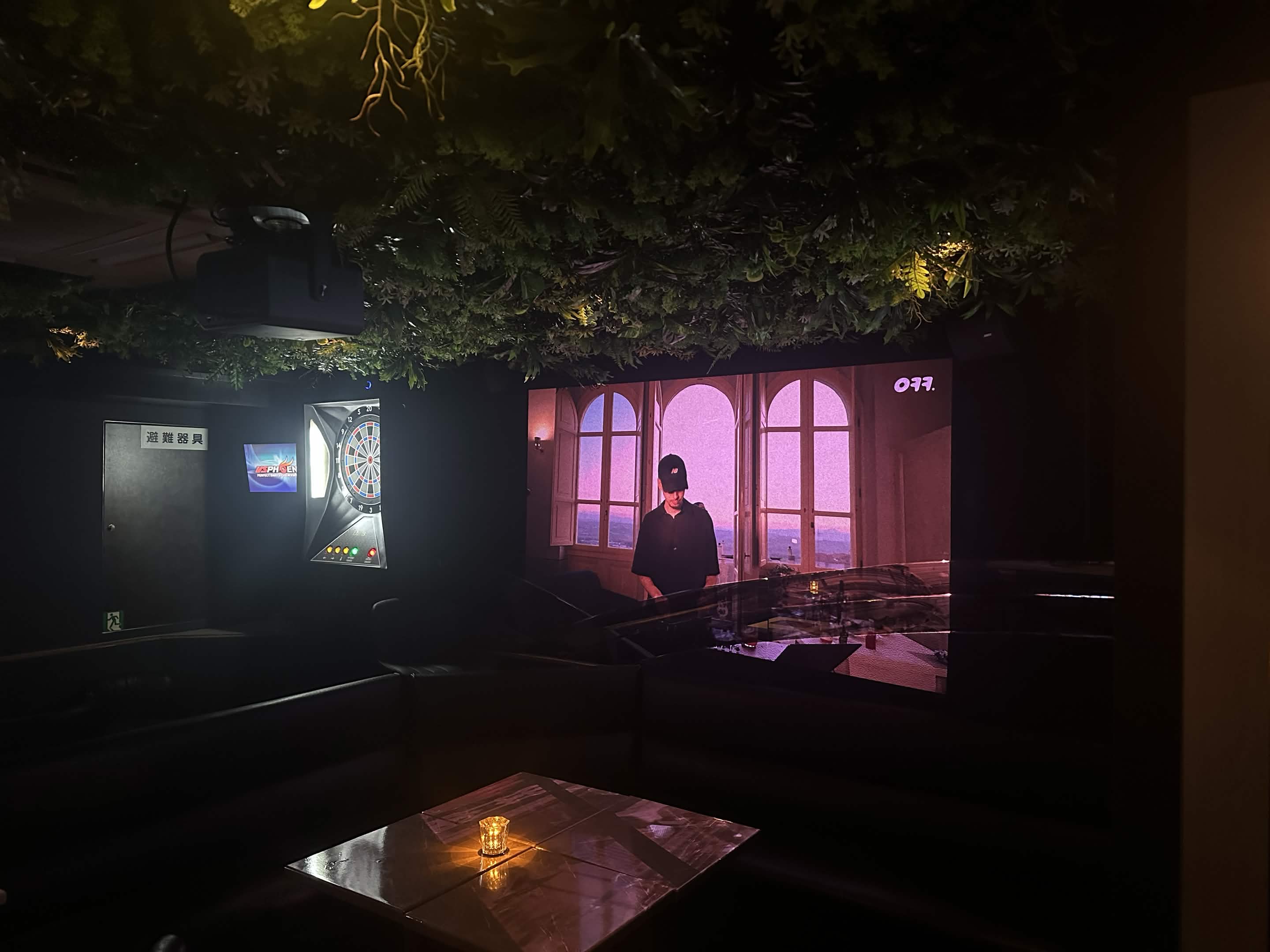 BAR JENGA Interior - Darts and Screen